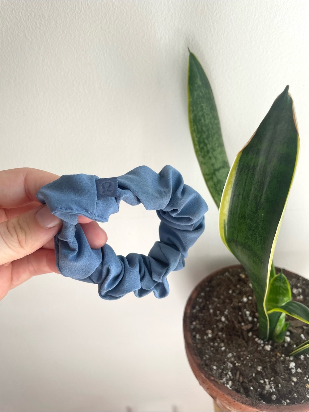 Lululemon Uplifting Scrunchie - Slate Blue